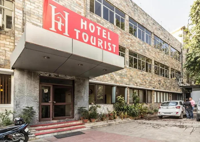 Hotel The Tourist - 1 Min From New Delhi Railway Station