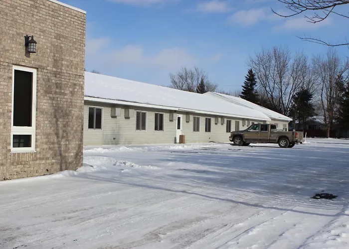 Woodland Inn & Suites Medford