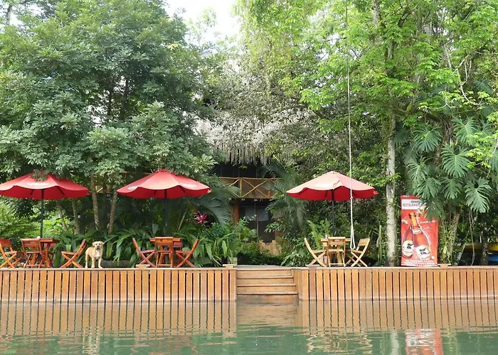 Hotel Kangaroo Y Restaurante Río Dulce