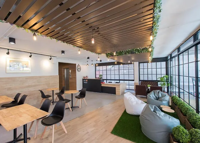 Hotel Let'S Zzz Bangkok