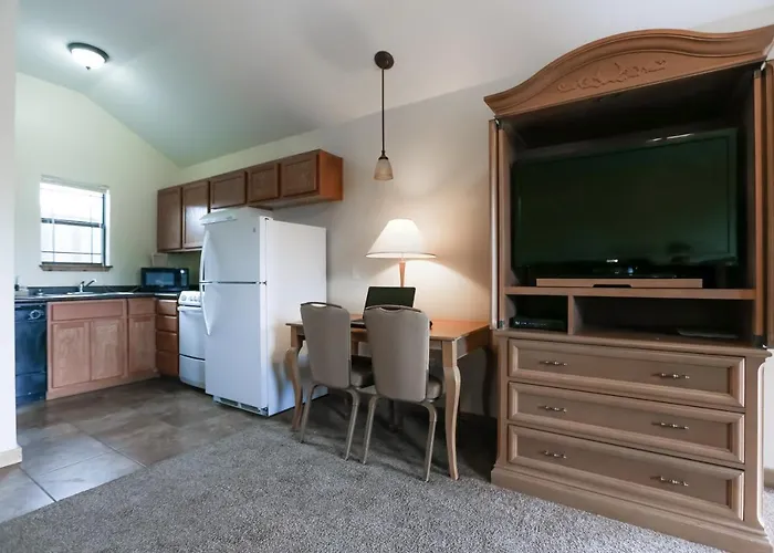 Brush Country Lodge Pleasanton