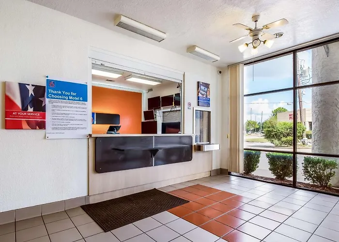 Motel 6 Houston North - Spring