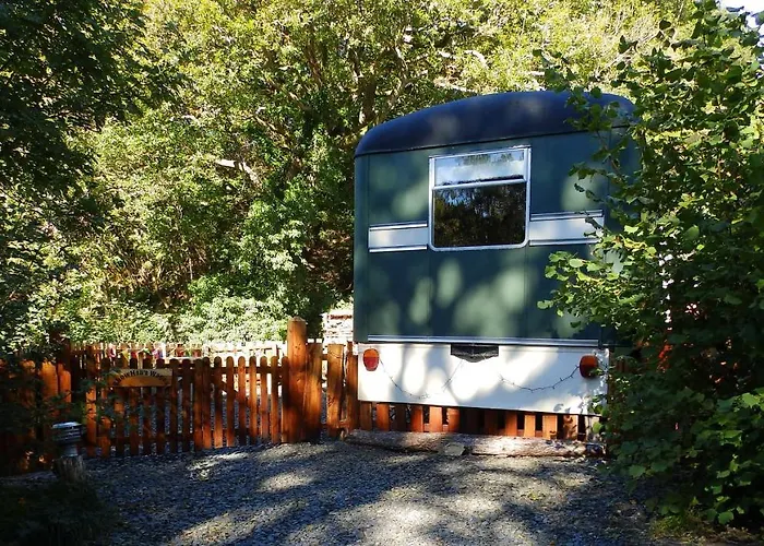 Showman'S Wagon At Coed Cae Penmaenpool