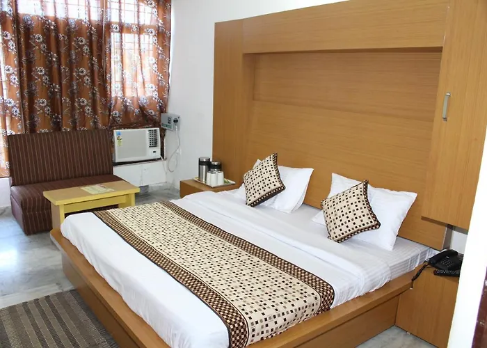 Aaa Continental Hotel Katra 