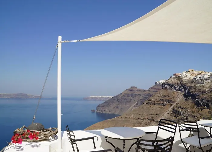 Cori Rigas Suites Fira 