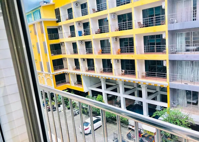 Hollywood Inn Love Patong
