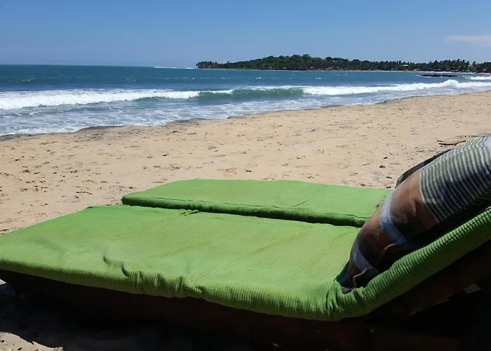Galaxy Lounge Hotel Arugam Bay