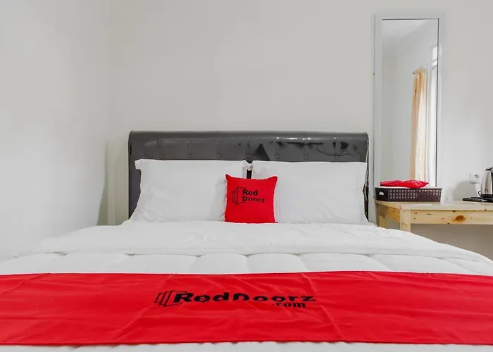 Reddoorz Plus Near Upn Veteran Jakarta