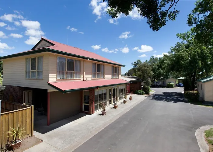 Big4 Dandenong Tourist Park Hotel