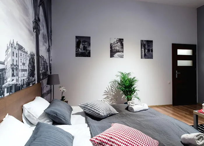 Cracow Rent Apartments - Spacious Apartments For 2-7 People In Quiet Area - Kolberga Street Nr 3 - 10 Min To Main Square By Foot Krakow