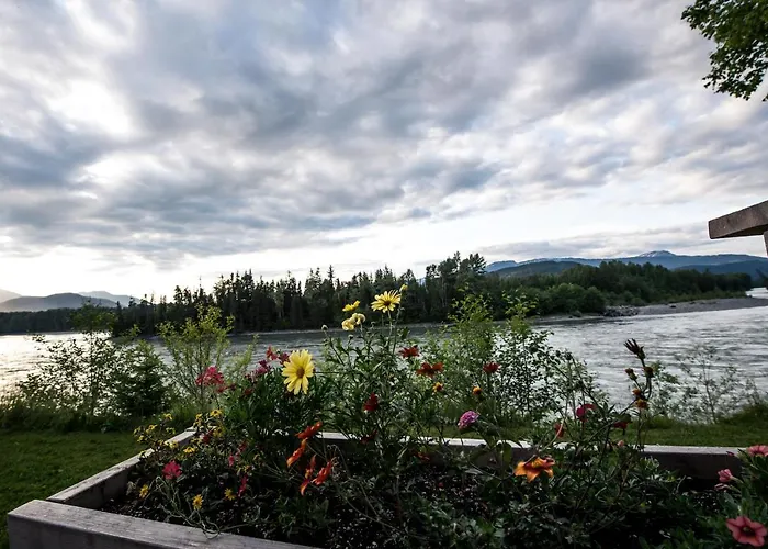 Skeena River House Bed & Breakfast Terrace