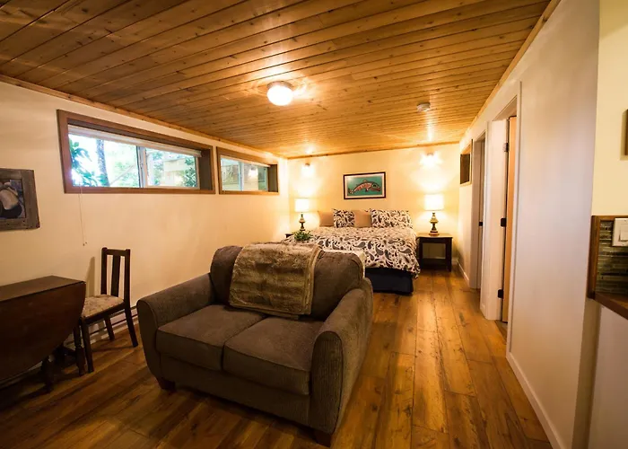 Skeena River House Bed & Breakfast Terrace