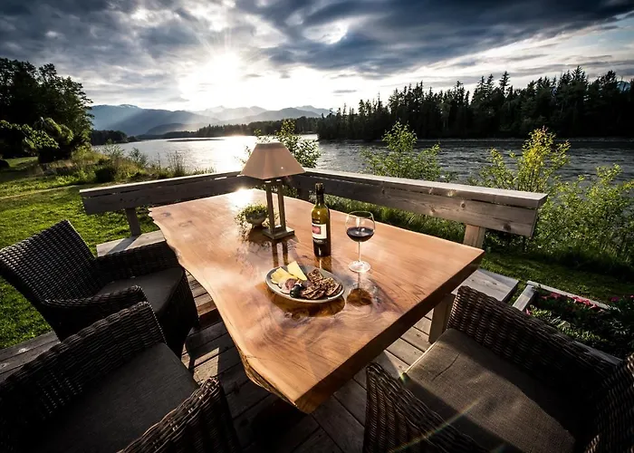 Skeena River House Bed & Breakfast Terrace