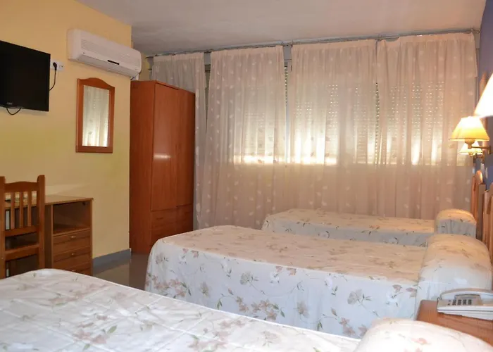 Hostal Al-Qazeres Caces
