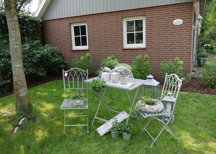 White Cottage Garden Cloppenburg