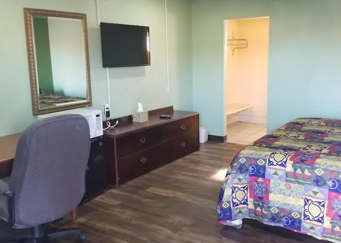 Trailway Motel - Fairview Heights