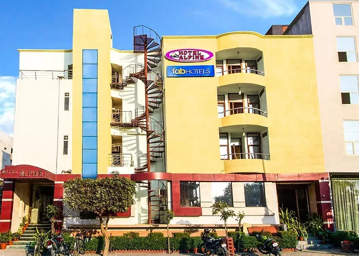 Fabexpress Alpine Hotel Agra 