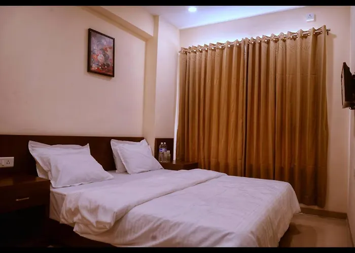 Malhar Grand Hotel Jejuri