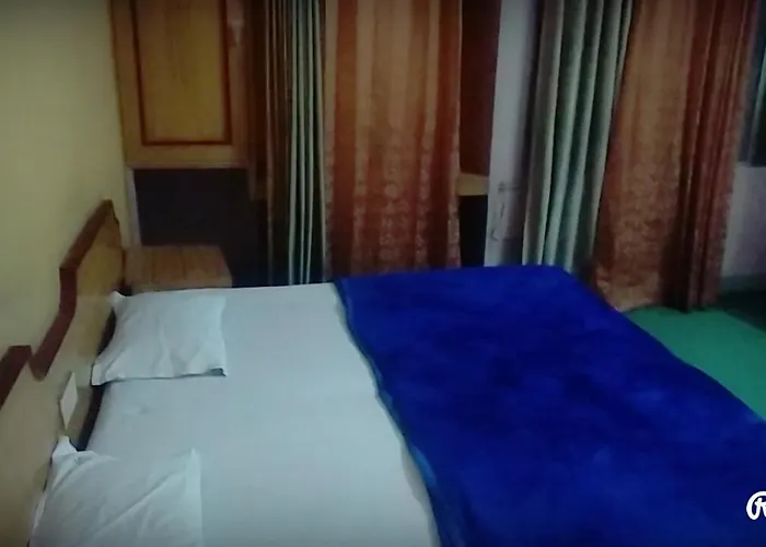 New Crown Hotel Indore