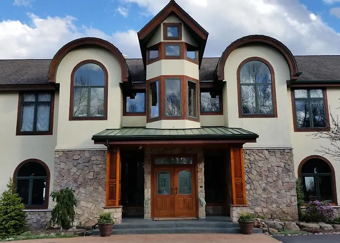 Inn At Wawanissee Point Baraboo