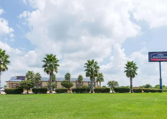 Baymont By Wyndham Iowa Lake Charles