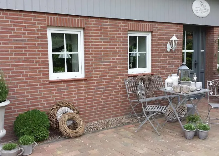 White Cottage Garden Cloppenburg