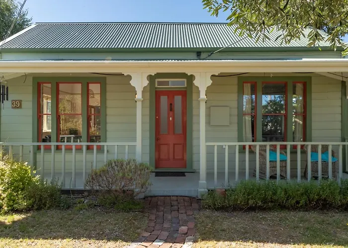 Shy Cottage And Studio Greytown