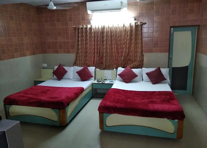 Hotel Meera And Meera Restaurant Dwarka 