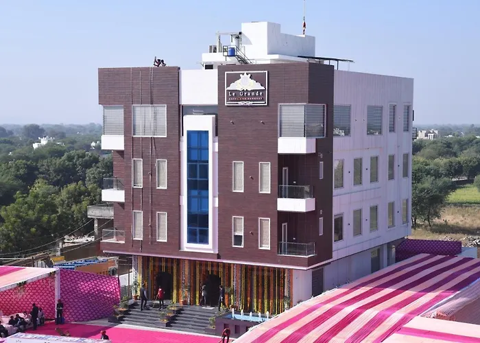 Hotel Le Grande Jaipur