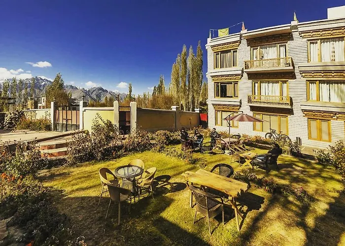 Yarab Tso Hotel Leh