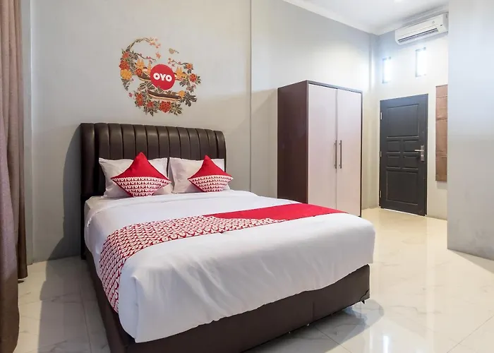 Oyo 470 Green Kno Medan