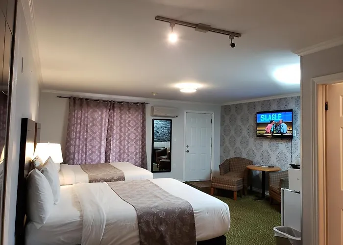 Regency Inn & Suites Cornwall