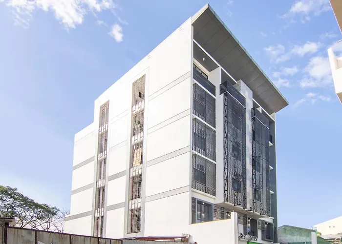 Oyo 136 Regal Residences Quezon City