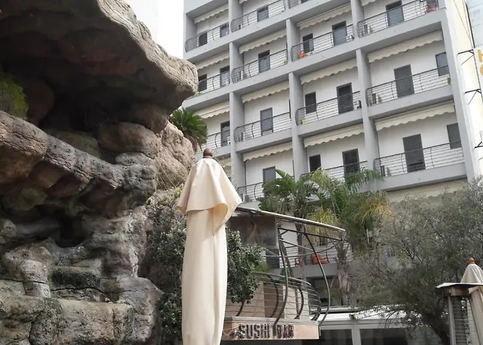 Tropicana Hotel San Ġiljan