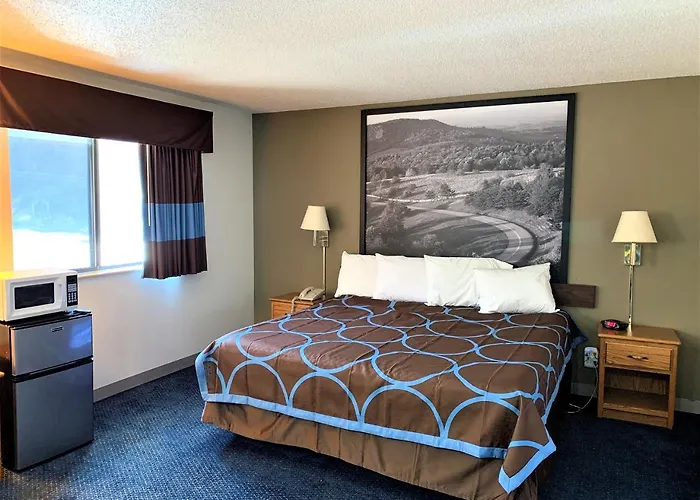 Super 8 By Wyndham Martinsville Va