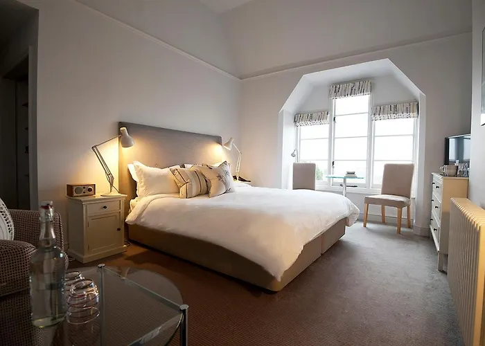 Crown And Castle Hotel Orford