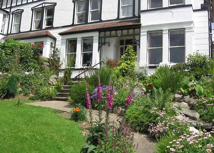 Bryn Derwen Guest House Conwy