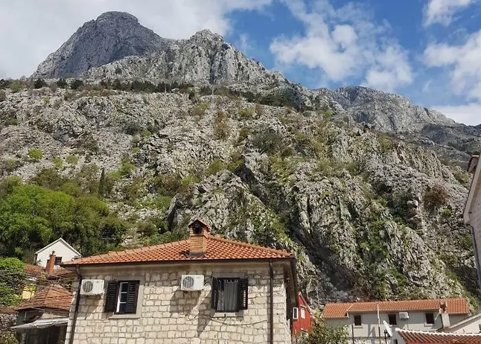 Viktor Rooms Kotor
