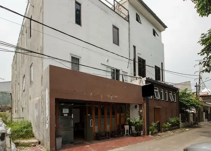 Reddoorz Syariah At Taman Bendungan Asahan Jakarta