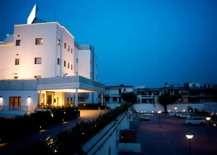 Vibe By The Lalit Traveller Hotel Faridabad