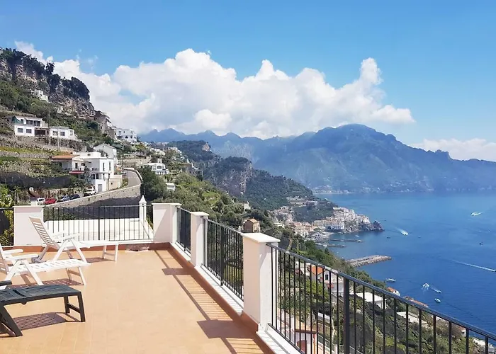 Amalfi Hills Aparthotel