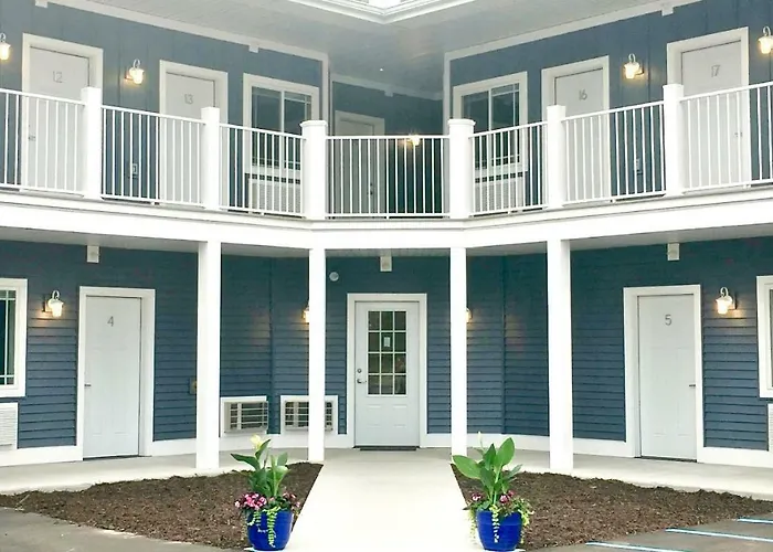 Empire Lakeshore Inn