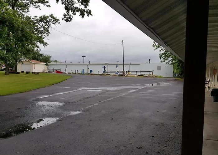 Budget Host Inn Detroit Lakes