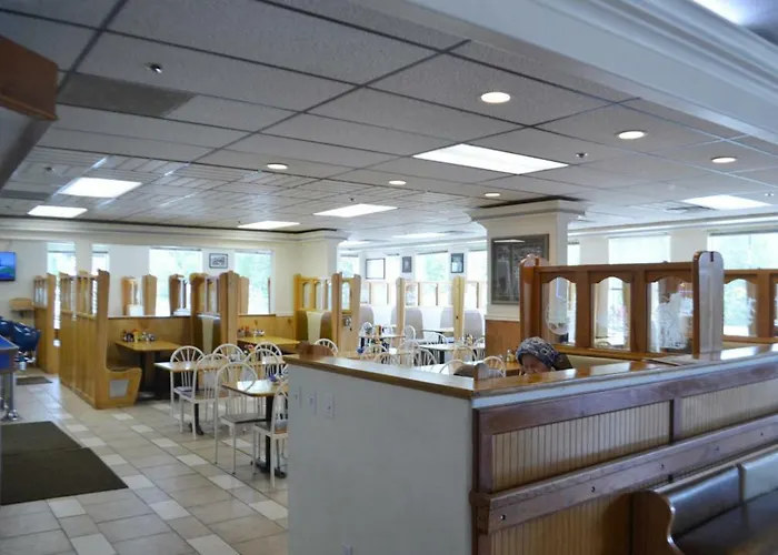 Valley Hotel & 24/7 Open Cafe Palmer