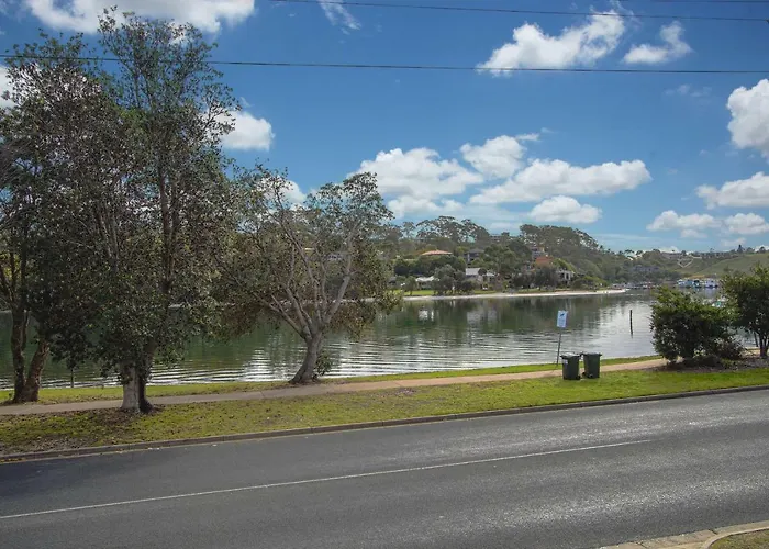Hybiscus Waterfront Apartments Lakes Entrance