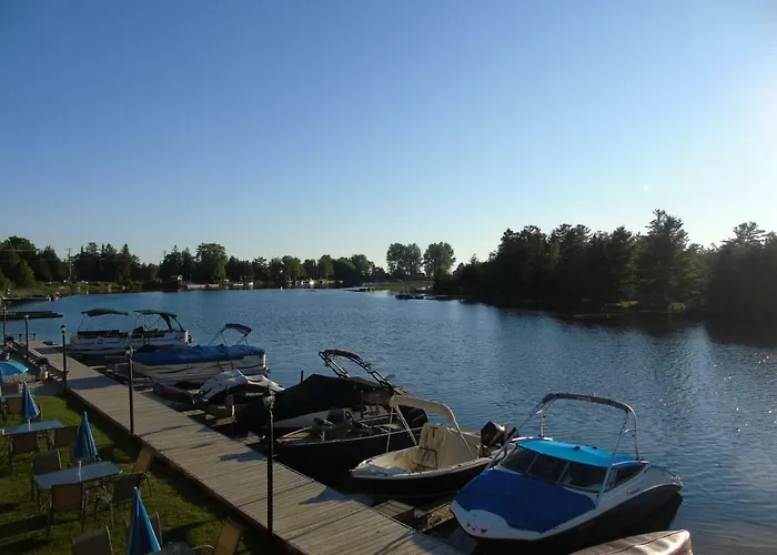 Kit Wat Motel & Marina Sauble Beach