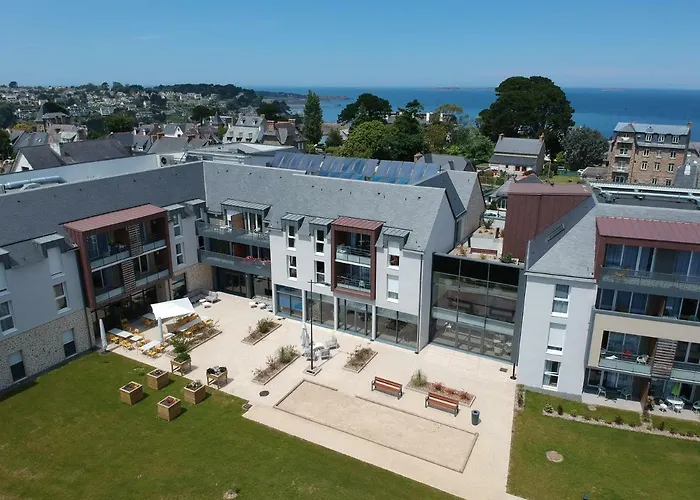 Aparthotel Domitys - Les Megalithes Roses à Perros-Guirec