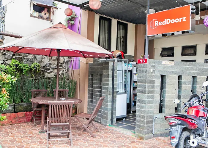 Reddoorz Plus Near Isola Upi Bandung