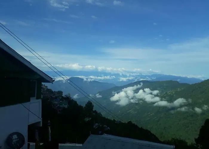 Quaint Wood Cottage Darjeeling 