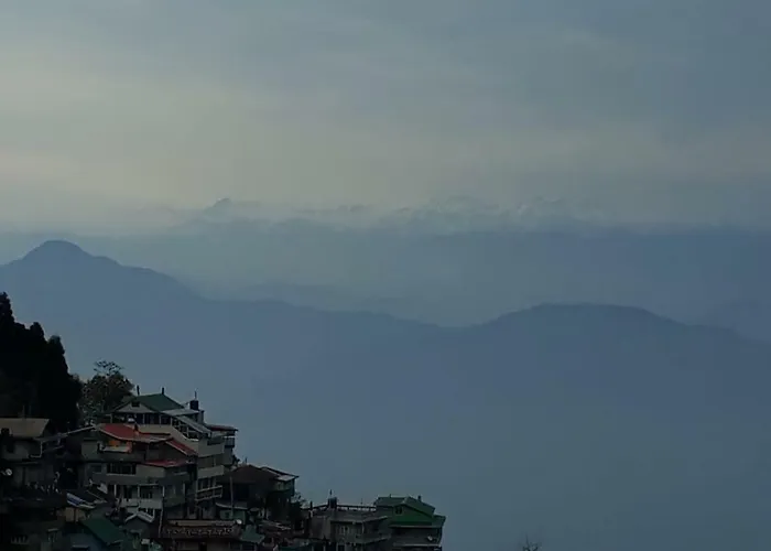 Quaint Wood Cottage Darjeeling 